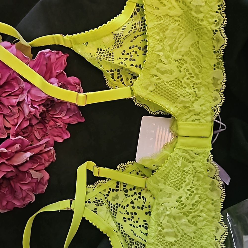 NIP SAVAGEXFENTY Alien Animal Lace Unlined Plunge Bra Twisted Lime Green 34D - Picture 9 of 11